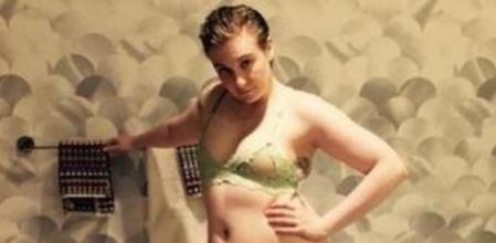 Lena Dunham posa en ropa interior y defendiendo su cuerpo