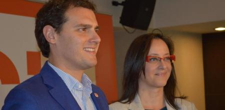 El presidente de C', Albert Rivera y la alcaldable por Lleida, Àngeles Ribes, en un acto de campaña