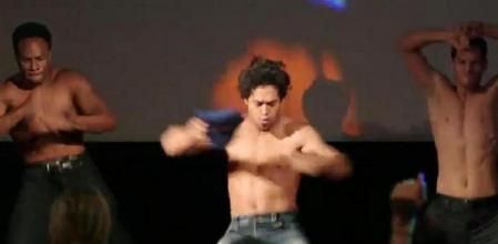 Channing Tatum sorprende a un grupo de mujeres en el cine con 'Magic Mike XXL'