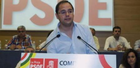 El secretario de Organización del PSOE y líder de los socialistas riojanos, César Luena, participa en la reunión del Comité del PSOE de La Rioja para analizar los resultados de las pasadas elecciones municipales y autonómicas.