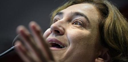 Ada Colau en la rueda de prensa tras su encuentro con Alfred Bosch de ERC