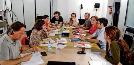 Del cuarto del microondas a la comisión de gobierno. El equipo de BComú, en su local de calle Castillejos; desde este domingo, se reúne en la Casa Gran