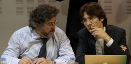 Los representantes del sector crítico de Unió, Antoni Castellá (i) y Pep Martorell (d), durante la reunión de la ejecutiva de Unió.