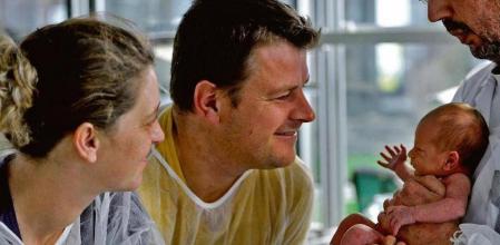 El estudio publicado en Reis analiza el caso de 68 parejas antes y después de tener un hijo