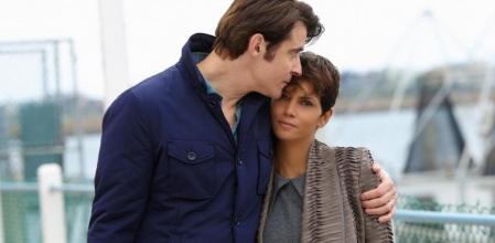 Goran Visnjic y Halle Berry, protagonistas de la serie 'Extant'.