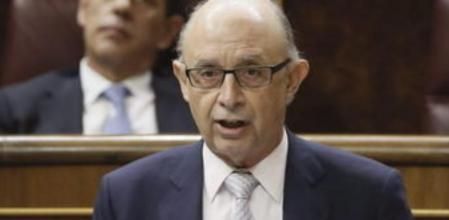 El ministro de Hacienda y Administraciones Públicas, Cristóbal Montoro, durante su intervención en la sesión de control al Gobierno del pleno del Congreso.