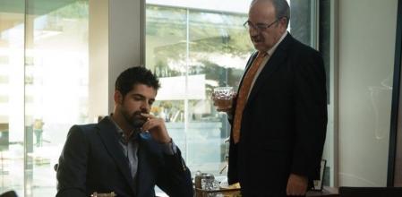 Bruno (Miguel Ángel Muñoz) y Enrique (Tito Valverde) representan la importancia de ser un buen padre en 'Sin identidad'.