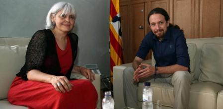 El líder de Podemos, Pablo Iglesias, con la alcaldesa de Badalona, Dolors Sabater