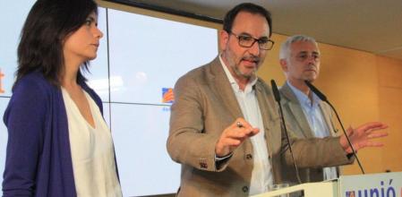 Ramon Espadaler, secretario general de Unió, junto a Montserrat Surroca y Toni Font