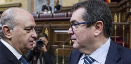 El ministro del Interior, Jorge Fernández Díaz, y el nuevo conseller de interior, Jordi Jané, en el Congreso.