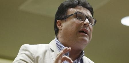 El diputado de Izquierda Plural, Joan Josep Nuet, durante su intervención esta tarde en el pleno del Congreso