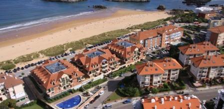 Vista aérea del hotel Marítimo Ris, de la localidad cántabra de Noja