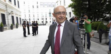 El ministro de Hacienda, Cristóbal Montoro, ha accedido a las peticiones de los nuevos gobiernos autonómicos y ha suspendido el CPFF