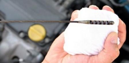 Los niveles, neumáticos y luces son los elementos que siempre deberíamos comprobar antes de salir de viaje