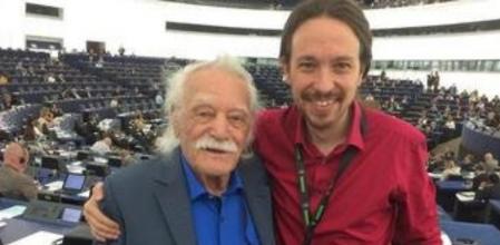 Pablo Iglesias en la Eurocámara con Manolis Glezos, eurodiputado por Syriza.
