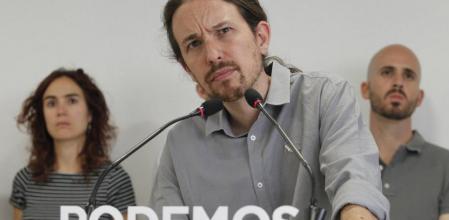 El secretario general de Podemos, Pablo Iglesias, comparece en rueda de prensa