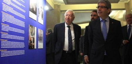 García-Margallo y Homs han visitado la exposición sobre los 30 años de España en la UE.