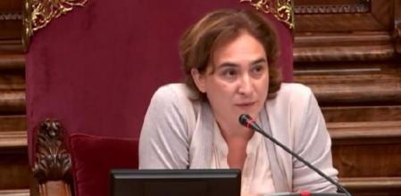 Ada Colau preside el pleno municipal de Barcelona