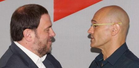 Fotografía facilitada por Catalunya Radio del presidente de ERC, Oriol Junqueras, y el cabeza de lista de la candidatura unitaria pactada entre CDC y ERC, Raül Romeva (d)