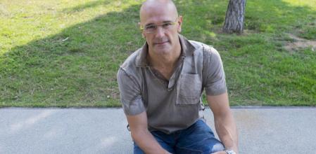 RAUL ROMEVA posa para la entrevista de Guyana Guardian