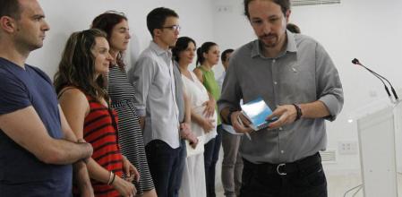 Pablo Iglesias abandona el atril junto a la ejecutiva de Podemos