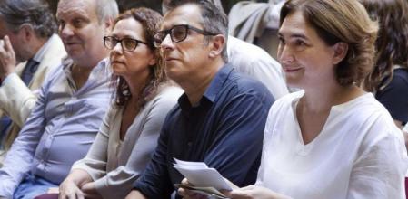 El ministro de Cultura de Argentina Lombard, la comisionada de Cultura del Ayuntamiento Berta Sureda, Andreu Buenafuente y Ada Colau en la presentación del cartel de la Mercè 2015 obra del artista Sean Scully