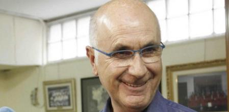 El líder de UDC, Josep Antoni Duran i Lleida, durante la visita que ha realizado hoy al Centro Cultural Andaluz Artístico Manuel de Falla del barrio de Nou Barris