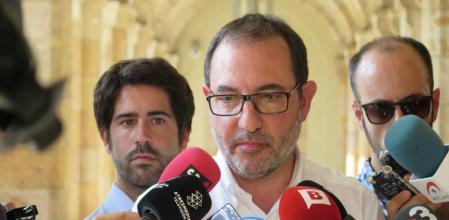 El candidato de Unió, Ramon Espadaler, durante su comparecencia ante los medios