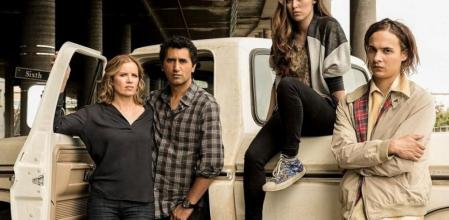 Kim Dickens, Cliff Curtis, Alycia Debnam-Carey y Frank Dillane, la familia protagonista de 'Fear the walking dead'.
