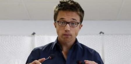 El secretario político de Podemos, Íñigo Errejón, durante la rueda de prensa que ha ofrecido hoy en la sede del partido, en Madrid.