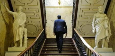 El líder del PSOE, Pedro Sánchez, a su llegada al pleno del Congreso que hoy debate el tercer programa de ayudas a Grecia y la contribución española, cifrada en 10.148 millones de euros.