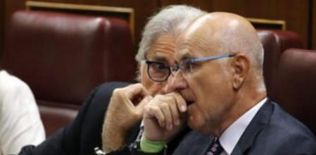 Los diputados de CiU, Josep Antoni DuránLleida (d) y Josep Sánchez Llibre (i), durante el pleno del Congreso.