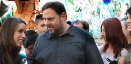El líder de ERC, Oriol Junqueras, durante su visita a las fiestas del barrio barcelonés de Gràcia