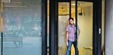 El local de la avenida Madrid donde trabaja discretamente la candidatura Junts pel Sí.