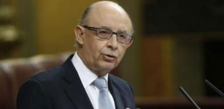 El ministro de Hacienda, Cristóbal Montoro, defiende hoy en el Congreso los presupuestos para 2016.