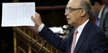 El ministro de Hacienda, Cristóbal Montoro, durante su intervención en el segundo día del debate de totalidad del proyecto de Ley de Presupuestos para 2016