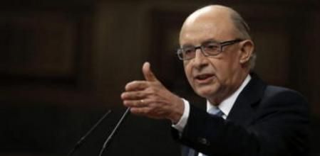 El ministro de Hacienda, Cristobal Montoro, durante su intervención en el debate de totalidad al Proyecto de Ley de los Presupuestos Generales para 2016, celebrado hoy en el Congreso en Madrid.