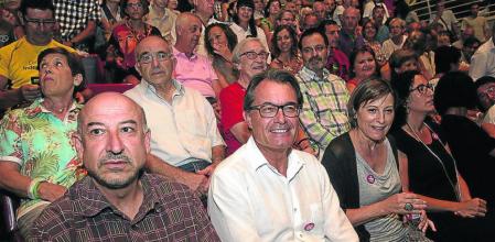 Ajenos al caso. Germà Bel, Artur Mas, Carme Forcadell y Marta Rovira, ayer, en Valls.