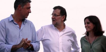 El presidente del Gobierno y del PP, Mariano Rajoy, este verano junto a los número uno y dos de la candidatura de los populares catalanes a las elecciones del 27S: Xavier García Albiol y Andrea Levy