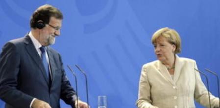 El presidente del Gobierno español, Mariano Rajoy (i), y la canciller alemana, Angela Merkel, ofrecen una rueda de prensa conjunta con motivo de su cumbre informal de dos días, donde la crisis de los refugiados ha sido el principal asunto de la agenda. Merkel, ha respaldado al presidente del Gobierno español, Mariano Rajoy, ante el debate soberanista catalán y ha defendido el respeto a la legalidad que garantiza la soberanía e integridad territorial de cada Estado de la Unión Europea