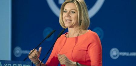 La secretaria general del PP, María Dolores de Cospedal, en Lloret de Mar, durante la inauguración de la escuela de verano de los populares