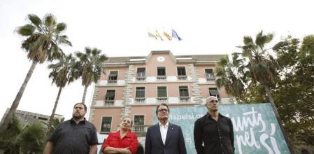 Oriol Junqueras, Isona Pasola, Artur Mas y Raül Romeva, durante la celebración de un acto de campaña en Castelldefels
