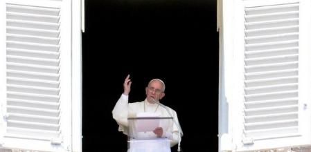 El papa Francisco durante el Angelus en el Vaticano