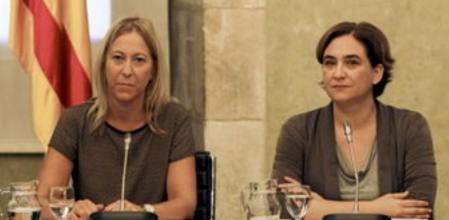 -La vicepresidenta de la Generalitat, Neus Munté (i), y la alcaldesa de Barcelona, Ada Colau (d), durante la reunión con ayuntamientos, instituciones y entidades de apoyo a los refugiados para dar una respuesta consensuada al drama humanitario de las personas refugiadas que huyen de los conflictos de Oriente Medio.