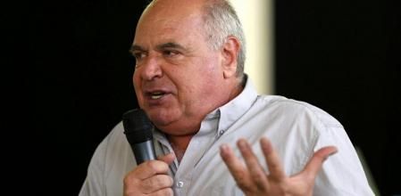 El cabeza de lista de Catalunya Sí que Es Pot, Lluís Rabell, durante su intervención en la presentación de su programa electoral