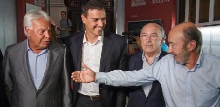 Pedro Sanchez y sus antecesores frente al PSOE, Felipe Gonzalez, Joaquin Almunia y Alfredo Perez Rubalcaba, en el acto de presentación de la asociación Tercera Via