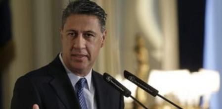 El candidato del PP a la Generalitat de Cataluña, Xavier García Albiol, durante su intervención hoy en el desayuno coloquio Nueva Economía Fórum donde ha sido presentado por el presidente del Gobierno, Mariano Rajoy, en la que ha anunciado que pedirá a los candidatos del PSC y Ciudadanos un acuerdo con cinco propuestas para ir