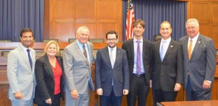 La delegación del Govern encabezada por el secretario de Afers Exteriors, en el Congreso de los EE.UU.