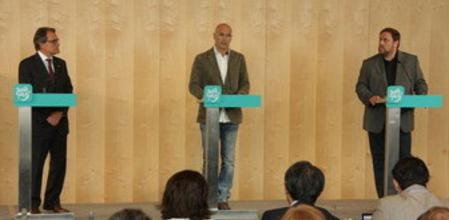 Artur Mas, Raül Romeva y Oriol Junqueras ofrecen una rueda de prensa este viernes con los medios internacionales.