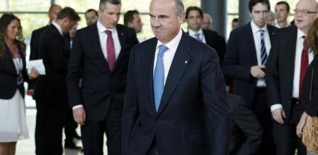 El ministro español de Economía, Luis de Guindos, fotografiado tras la reunión del Ecofin en Luxemburgo